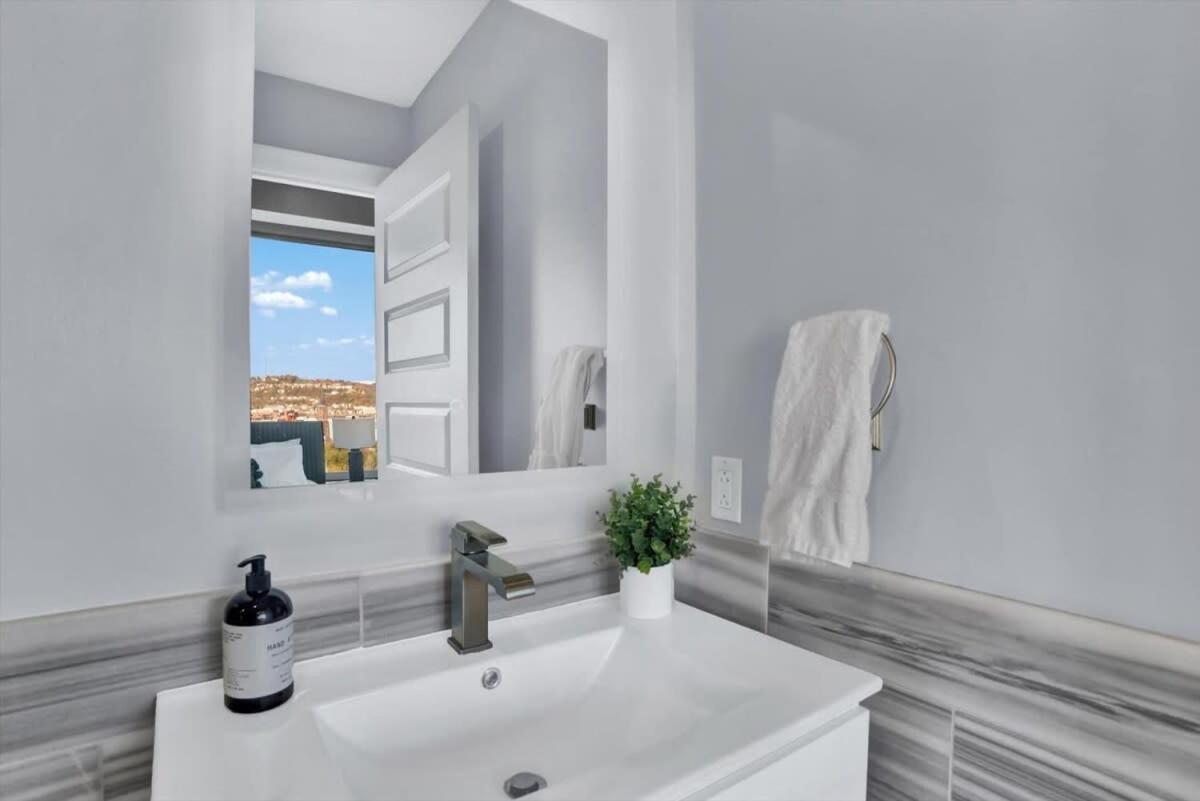 Cozysuites Spacious 2Br, Ppg Paints Arena, Pitts Питтсбург Экстерьер фото